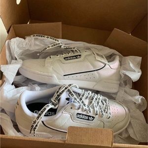 Adidas 7.5 women shoes